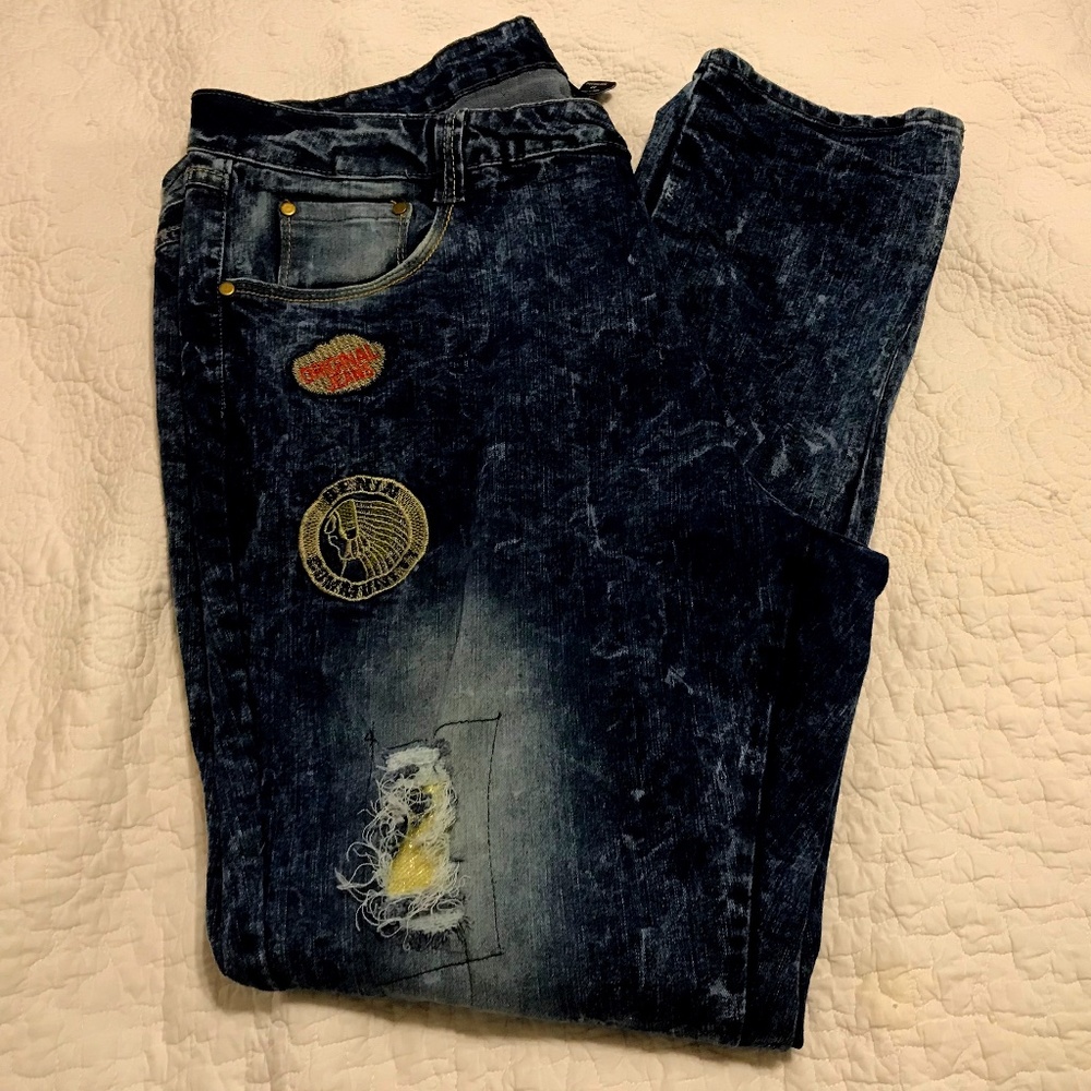 Ashley Stewart 5 pocket blue jeans, distressed, with fun patches (22)